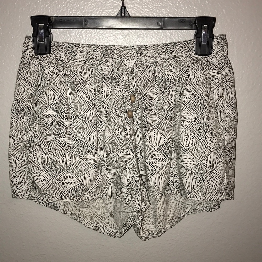 Old Navy Flowy patterned shorts
